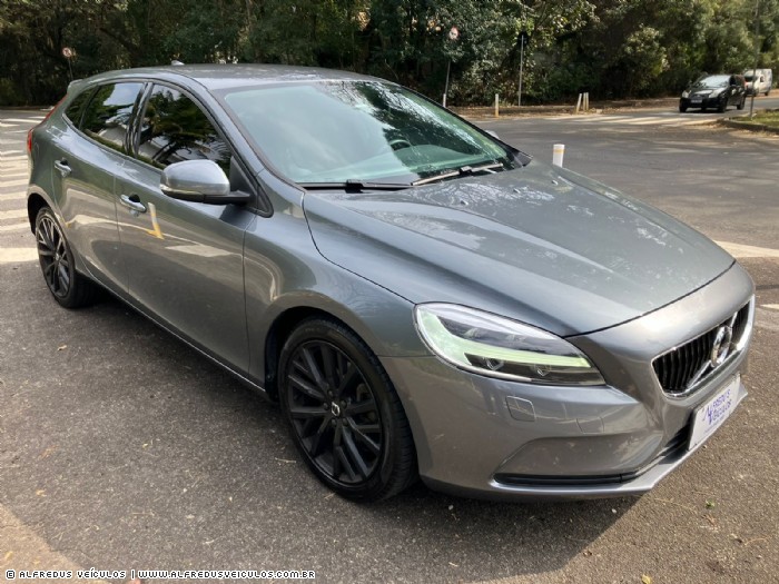 Volvo V40 2.0 T4 MOMENTUM  2018/2019
